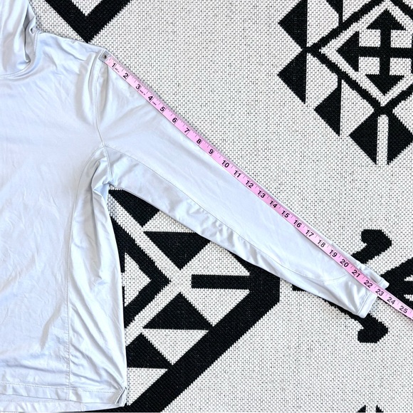 Peter Millar Lightweight Hooded Long Sleeve Sun Shirt in British Grey Size Small - Picture 9 of 14